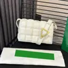 크로 셰 뜨개질 디자이너 가방 패션 여성 크로스 바디 여름 사탕 색상 어깨 가방 작은 지갑 브랜드 패치 워크 핸드백 상자