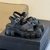 Nieuw comfort booster rubber platform hiel sandalen enkel buckle walk schoen open tenen gladiator sandaal luxe designer sandalen voor dames fabrieksschoenen