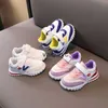 Sneakers klänningskor barns promenadskor 2023 våren och hösten ny koreansk version flickor skor sportskor babyskor pojkar avslappnade shoesh240307