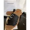 Roman para sandálias carta designer novo woody wear sandália flop chinelo mulheres chlloe moda 2024 praia uma palavra versátil flip flat bottomed h40z