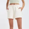 LL Womens Yoga Shorts ناعم مع تمرينات اللياقة البدنية ارتداء البنات القصيرة الفتيات يديرون السراويل المرنة للملابس الرياضية الجيوب الراقية BFS3007
