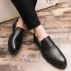 Freizeitschuhe Frühling und Herbst schwarze Loafer Herren Slip-On geschnitztes Leder Mode Business Designer