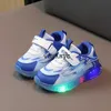 Zapatillas de deporte Zapatos de vestir 2023 Primavera y otoño Nuevos zapatos de bebé para niñas Luces LED Malla para niños Zapatos transpirables y luminosos para niños Zapatos deportivos de suela suaveH240307