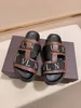 Designer Sandals Valentins tofflor för kvinnor män sandaler platt sandaler för kvinnor mode randiga strand klassiska rutiga tofflor