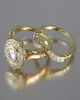 Huitan Golden Color 2PC Bridal Ring sätter romantiska förslag Viggringar Foe Kvinnor Trendiga runda steninställningar Hela partier Q07082181614