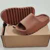 Yey Slides Designer Foam Runners Platform Sliders Sliders Beach Sandals أحذية عرضية TopDesigners061