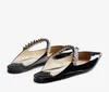 Bing Flat Sandal Femmes Pantoufles Appartements Mules en cuir verni blanc noir avec bracelet en cristal chaussures de robe de mariée à bout pointu designer de ballet avec boîte 35-43EU