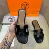 Fresco nuovo head oranss lady bottom scender sandals piatto indossano 2024 celebrità h-letter pesante industria in pelle esteriore classica donna rotonda nb2q