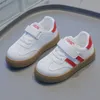 Kindersneakers Nieuwe Lente Herfst PU Splicing Jongens Kleine Witte Schoenen Sportschoenen Lichtgewicht Antislip Meisjes Sportschoenen Zachte Zolen Baby Wandelschoenen Kinderschoenen