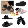 2024 Designer Slippers Sandales Classic Flat Sandales Summer en cuir Summer Flip Flip Top Quality Femmes Femmes Gai Taille 36-41 Flat Talans Sliders Lady