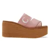 Toppkvalitetsdesigner Sandaler Kända kvinnor tofflor Woody Flat Mule Slides Mila Platform Moln Mjuka skor broderade linne tjockt botten Sandale kilreglage 35-42