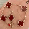 18k Gold Plated Classic Fashion Charm Bracelet Four-leaf Clover Designer Jewelry Elegant Mother-of-pearl Bracelets for Women and Men High Quality QS13