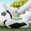 Chaussures de Football américain, chaussures de Football professionnelles sur gazon pour hommes et enfants, bottes d'entraînement antidérapantes, crampons, baskets de Futsal pour garçons