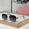 Designer occhiali da sole Donne occhiali da sole Miui 2024 Nuovi occhiali di alta qualità in stile europeo e americano Frame di metallo Design a doppio ponte dolcezza funky occhiali da sole funky