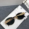 Para mujer de calidad superior Triomphe Marco ovalado Gafas de sol de diseñador 40235 Mujeres Patas de espejo de metal Lente verde Gafas de sol Retro Pequeño marco redondo Sexy Pequeñas gafas de mujer