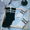 2023 Tasarımcı Kadın Çoraplar Beş Çift Luxe Spor Kış Mektubu Baskısı Pamuklu Pamuklu