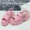 10A kvalitetsdesigner tjockt solade sandaler mode kvinnors sommarlovskor med korsade övre avslappnade stilskor 26560