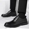 Chaussures formelles pour hommes en cuir véritable chaussures habillées de mode hommes de Style italien bureau d'affaires mariage couleur unie chaussures à lacets 240304