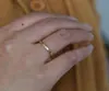Pierścionki ślubne Wysokie wypolerowane proste modne palec układu delikatne cienkie złoto kolorowy pierścień niebieski cyrkonia cZ Engagment6774508