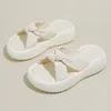 Tofflor kvinnors mångsidiga 4 cm höga klackar sandaler non slip bekväm flip flops sommarfamilj utomhus badrum tofflor