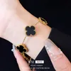 Bracelet en V en titane et acier, fleur acrylique colorée, en métal, élégant et élégant, léger, luxe et artisanat haut de gamme pour femmes