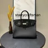 Handtasche aus echtem Leder LL Hochauflösende Tasche aus vollnarbigem Rindsleder mit schwarzem, silbernem Handwachsfaden für eine modische Handtasche mit Sinn für Luxus