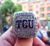 2014 Horned Frogs Big 12 Ring mit Holzdisplay Box Souvenir Männer Fan Geschenk Großhandel Drop Shipping6999912