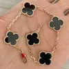 18k Gold Plated Classic Fashion Charm Bracelet Four-leaf Clover Designer Jewelry Elegant Mother-of-pearl Bracelets for Women and Men High Quality QS13