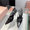 Designer Kvinnor skor lyxiga spetsade tå kvällsfest skor 5.5ccm patent läder slingback pumpar metall spänne-utsmyckade sandaler kattunge häl slingbacks