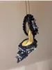 Sapatos de vestido 2024 mulheres dedo do pé apontado luxo único sexy strass arco decorativo rendas apliques de seda sandálias de salto alto
