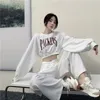 女性のパーカーY2K韓国ファッションレタープリント女性ハラジュクヒップホップ特大のクロップドジョガースウェットシャツピンクカジュアルトップ