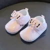 Atletyczne na świeżym powietrzu Buty do chodzenia dla niemowląt na wiosenne i jesień dziecięce ręcznie robione buty z szyją worki na rzep pojedyncze buty dla chłopców i dziewcząt240307