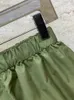 Pantaloncini da donna Tessuto di nylon moda Verde Casual per donna 2024 Pantaloni corti applicati in vita elastica di alta qualità primaverile Lady