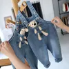 Criança meninos meninas macacão com boneca macacão para crianças calças casuais oversize solto macacão jeans roupas de bebê 240226