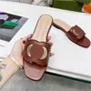 Diapositivas de zapatillas de verano para mujer Zapatillas de mujer Sandalias de diseñador de marca Tacón plano Moda Cuero versátil Casual Confort Flip Flop Sandalias al aire libre