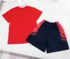 Chándales para niños de marca Conjunto de camiseta para bebé opcional multicolor Tamaño 100-160 CM Conjunto de dos piezas Camiseta y pantalones cortos para niños con estampado de patrones de caramelo 24 de marzo