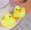 Partij gunst mode badwater eend speelgoed baby kleine ducktoy mini gele badeendjes kinderen zwemmen strand geschenken