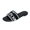 Flip Flops Sandals Trainer Tasarımcı Terlik Kadın Lüks Slayt Moda Plajı Sandal Açık Ayakkabı Fabrikası Sandale Düz İç Mekan Tazz Squar