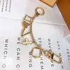 Роскошный дизайнерский брелок для ключей, модный классический бренд, пряжка для ключей, брелок с цветочным принтом и буквами, золотые брелки ручной работы, мужская женская сумка, подвеска2169