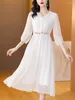 パーティードレスボーホンホワイトシフォンシックなアップリケミディドレス女性サマーエレガントボディコンフリルVネック2024韓国ファッションカジュアル
