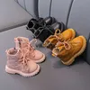 Zapatillas de deporte 2023 Otoño e invierno Nuevos dos algodón Cálido Niñas Terciopelo fino con cordones Botas de cuero Niños Martin Botas Botas cortas con estampado lindoH240307