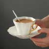 세라믹 우아한 꽃 뼈 차이나 커피 컵 접시 세트 흰색 도자기 프놈펜 찻집 홈 카페 에스프레소 컵 240222