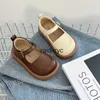 Sandals Girls ضحلة أحذية جلدية الفم 2023 Autumn Edition Childrens Shoes Baotou Princess Shoes Soft Top و Soft Bottom Han Fansen Seriesh240307