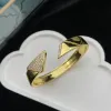 Classic Black Glaze Triangle Luxury Brand Designer Crystal Wristband Cuff Bangle Charm Bracelet Pendant for Women Men Party Jewelry Fashion Accessories Gifts