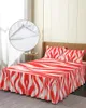 سرير تنورة مجردة خط التدرج لون كتلة ملتوية حمراء سرير مجهزة مع وسادات غطاء مرتبة ورقة مجموعة الفراش