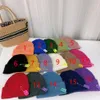 Bonnet Crâne Casquettes Femmes Mode À La Mode Hiver Bonnet Tricoté Couleur Bonbon Trombone Avec Logo Rue En Plein Air Chaud Benies310e