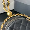 Designer-Rundtaschen Zeit zum Drehen Premium-Lammleder Klassisch gestepptes Karo-Gold-Metallkettenhalsband dreht sich um die Tasche Luxuriöse Schulter-Crossbody-Tasche