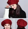 Kobiety czarny biały czerwony berety kapelusz moda solidna wełna wełniana z kobietami francuska artystka Beanie Beret Warm Cap 240229