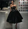 Abito da ballo di compleanno midi in velluto nero 2024 Cristalli senza spalline Velluto pieghettato Lunghezza tè Abiti da sera formale da donna Robe De Soiree