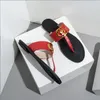 Pantofole moda di lusso firmate Estate nuove infradito Infradito piatte con fibbia in metallo da donna Pantofole per il commercio estero di alta qualità